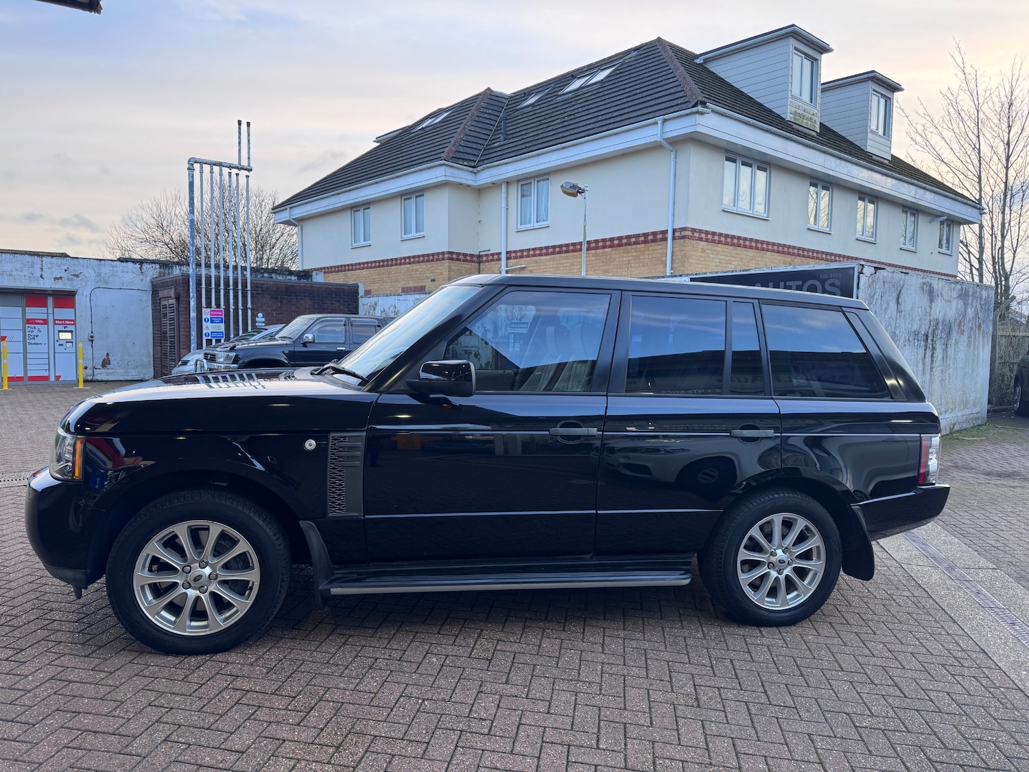 Used Land Rover Range Rover 2011 for sale - 77460017: Photo 2