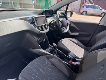 Used Peugeot 2008 2017 for sale - 78993522: Photo
