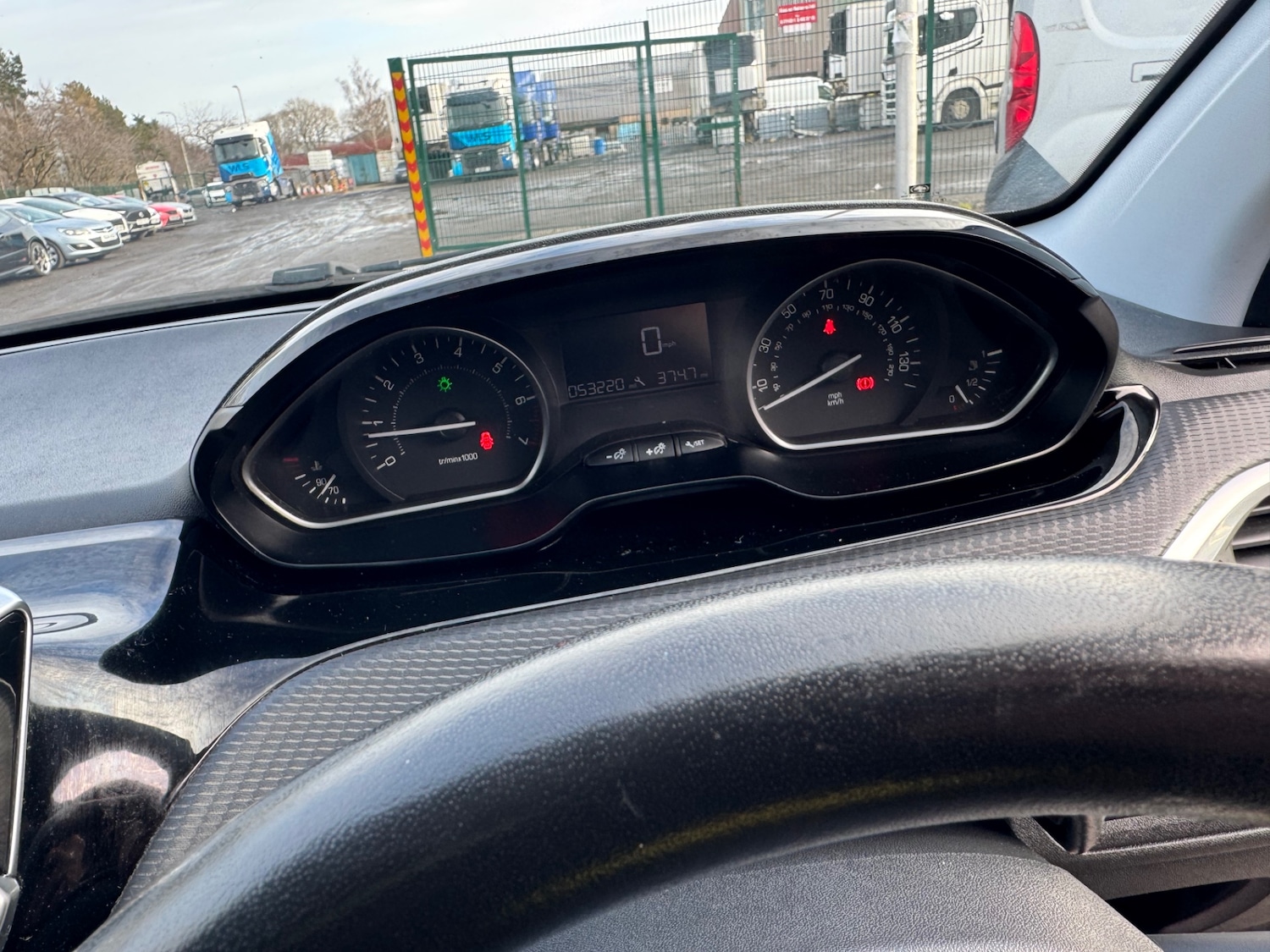 Used Peugeot 2008 2015 for sale - 77650150: Photo 13