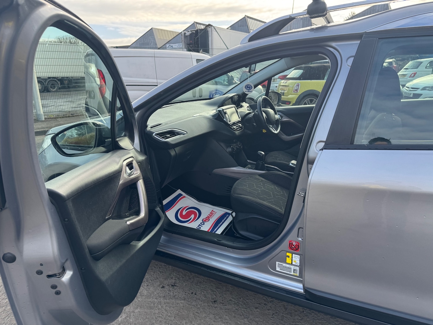 Used Peugeot 2008 2015 for sale - 77650150: Photo 18