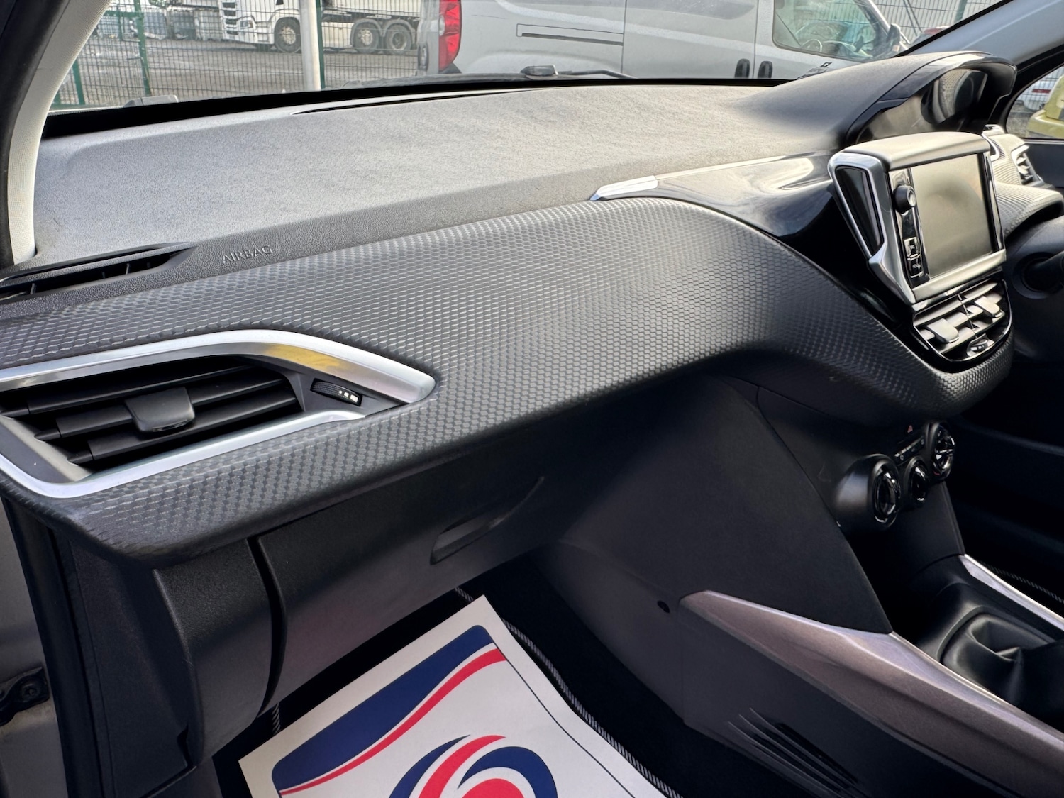 Used Peugeot 2008 2015 for sale - 77650150: Photo 21