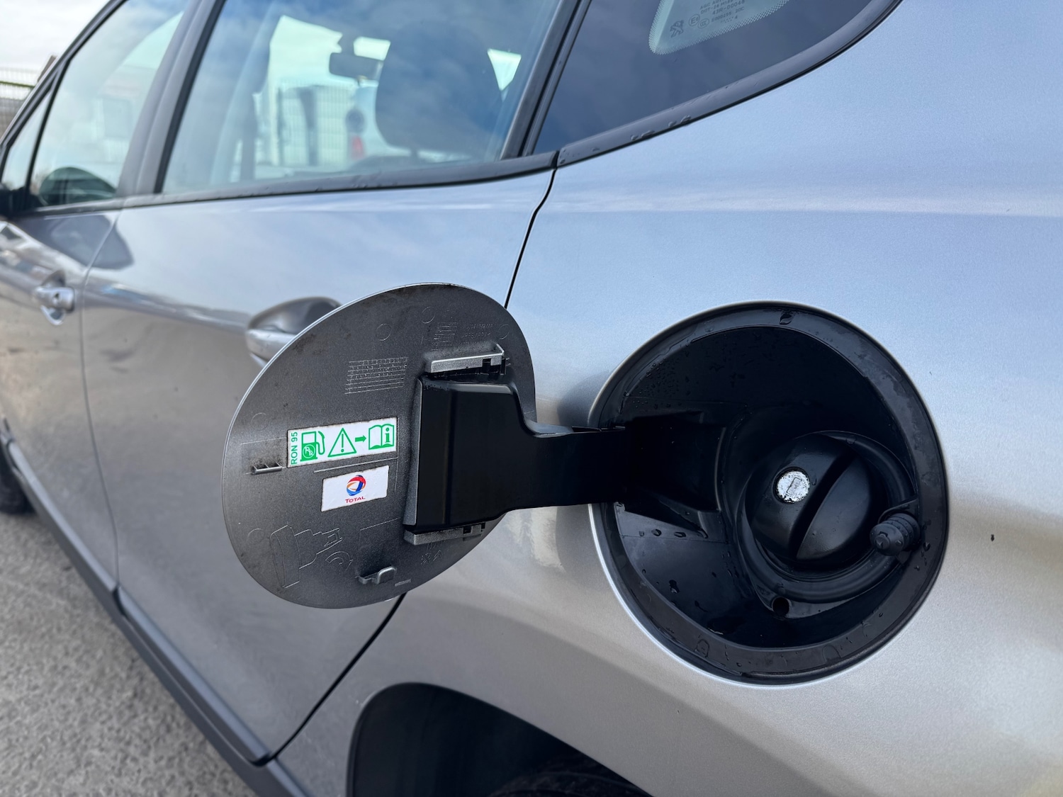 Used Peugeot 2008 2015 for sale - 77650150: Photo 27