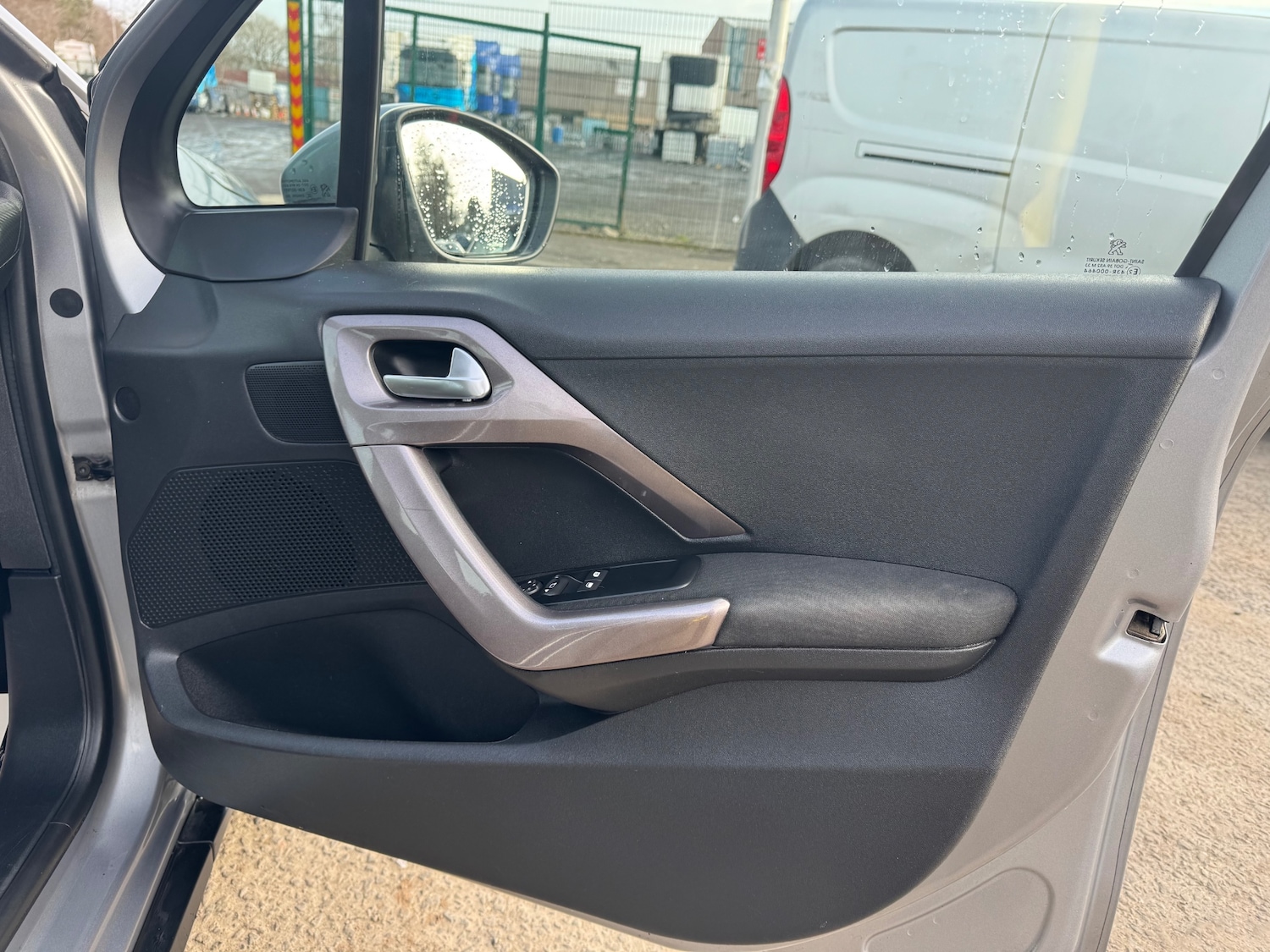 Used Peugeot 2008 2015 for sale - 77650150: Photo 9