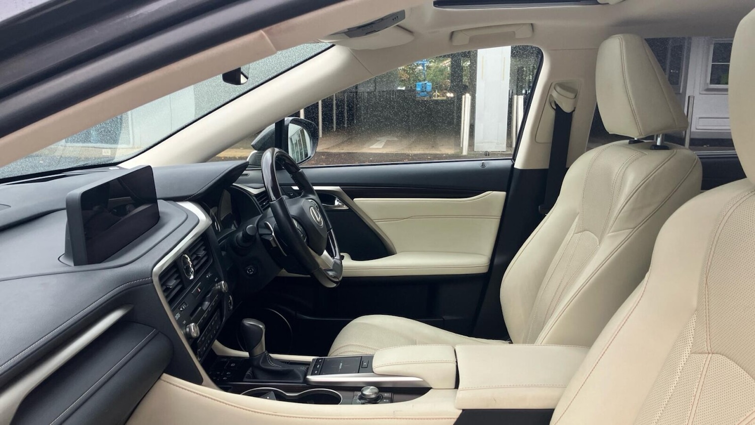 Used Lexus RX 2022 for sale - 76674053: Photo 6