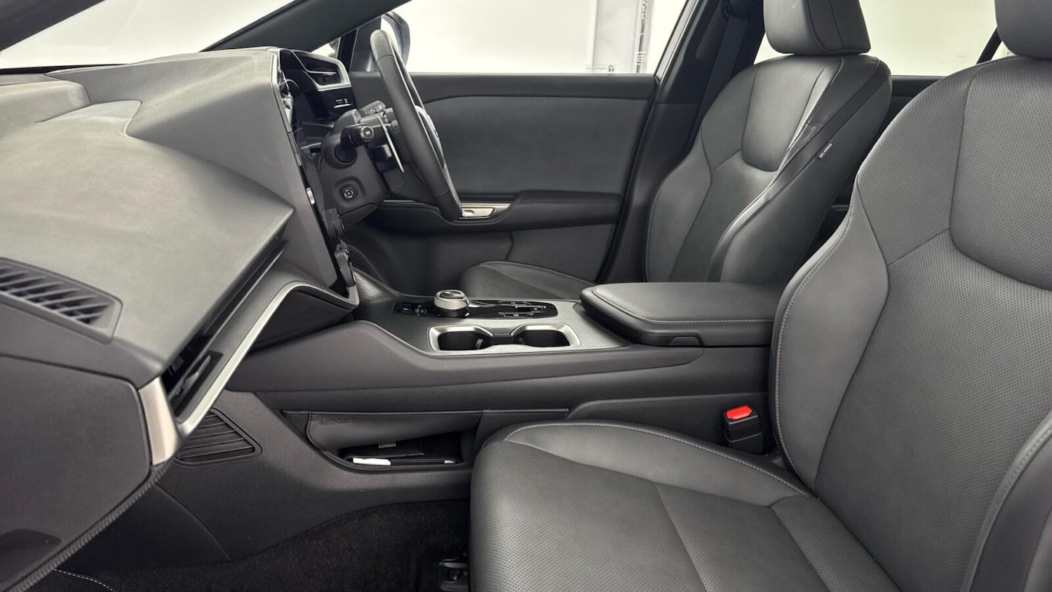 Used Lexus RZ 2024 for sale - 76922328: Photo 8