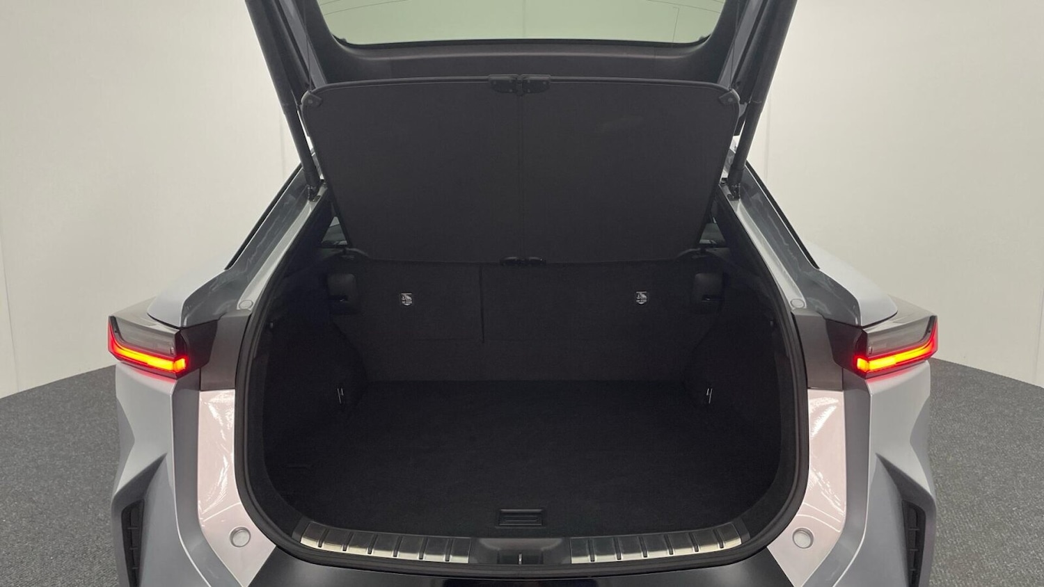 Used Lexus RZ 2023 for sale - 76675845: Photo 15