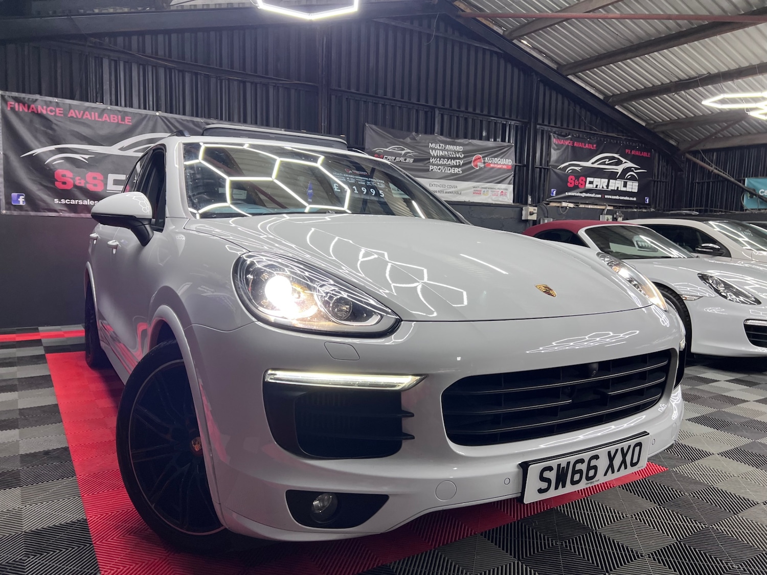 Used Porsche Cayenne 2016 for sale - 76374111: Photo 1