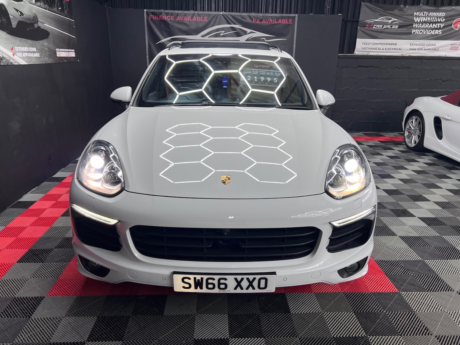 Used Porsche Cayenne 2016 for sale - 76374111: Photo 11