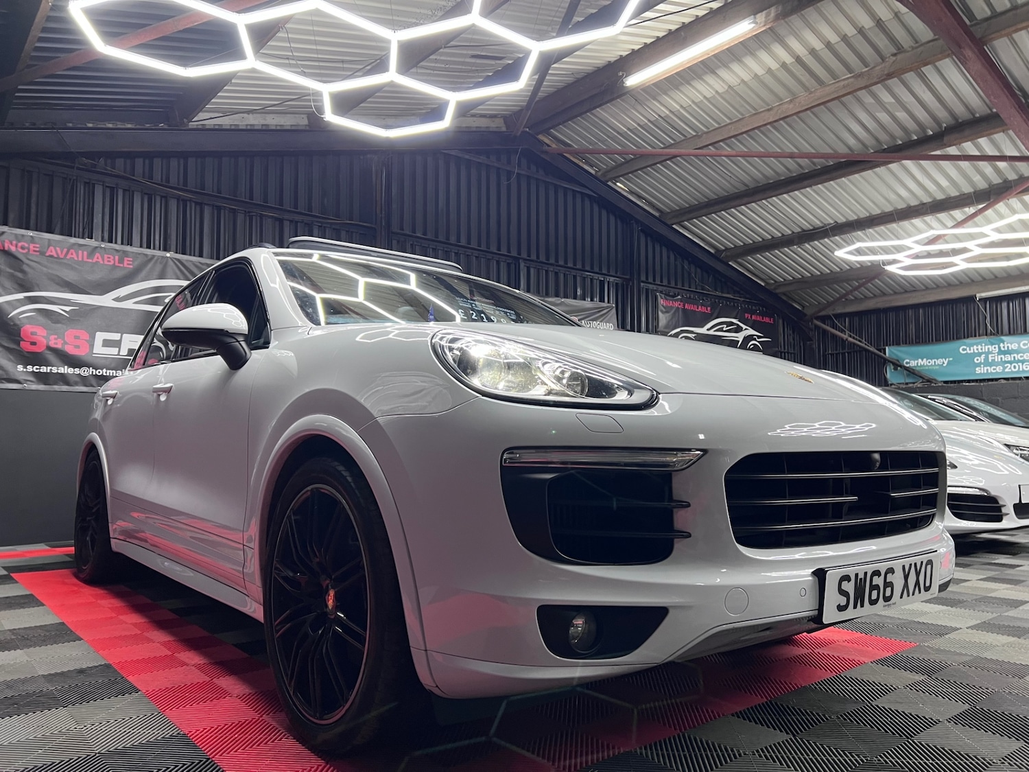 Used Porsche Cayenne 2016 for sale - 76374111: Photo 26