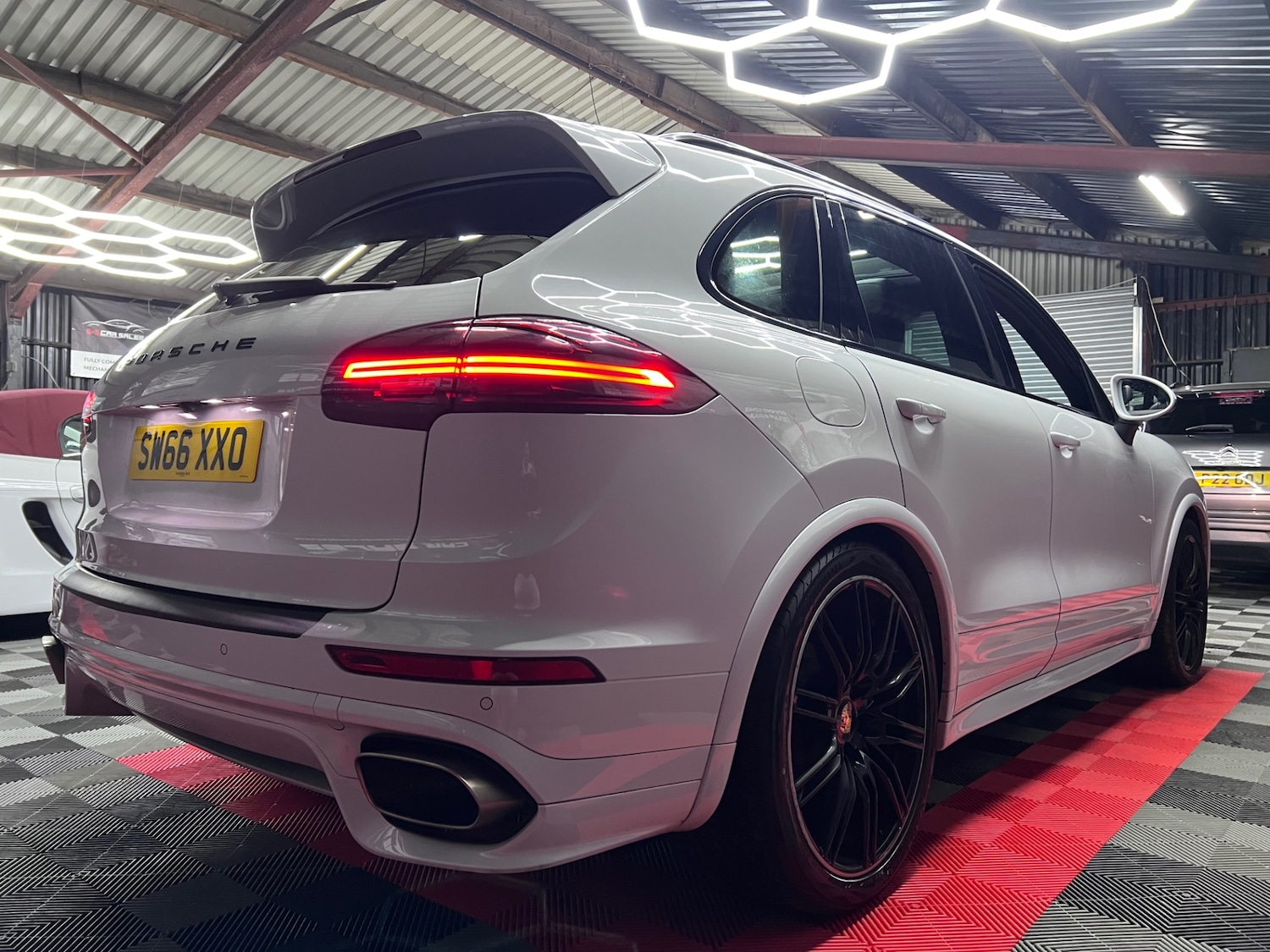 Used Porsche Cayenne 2016 for sale - 76374111: Photo 5