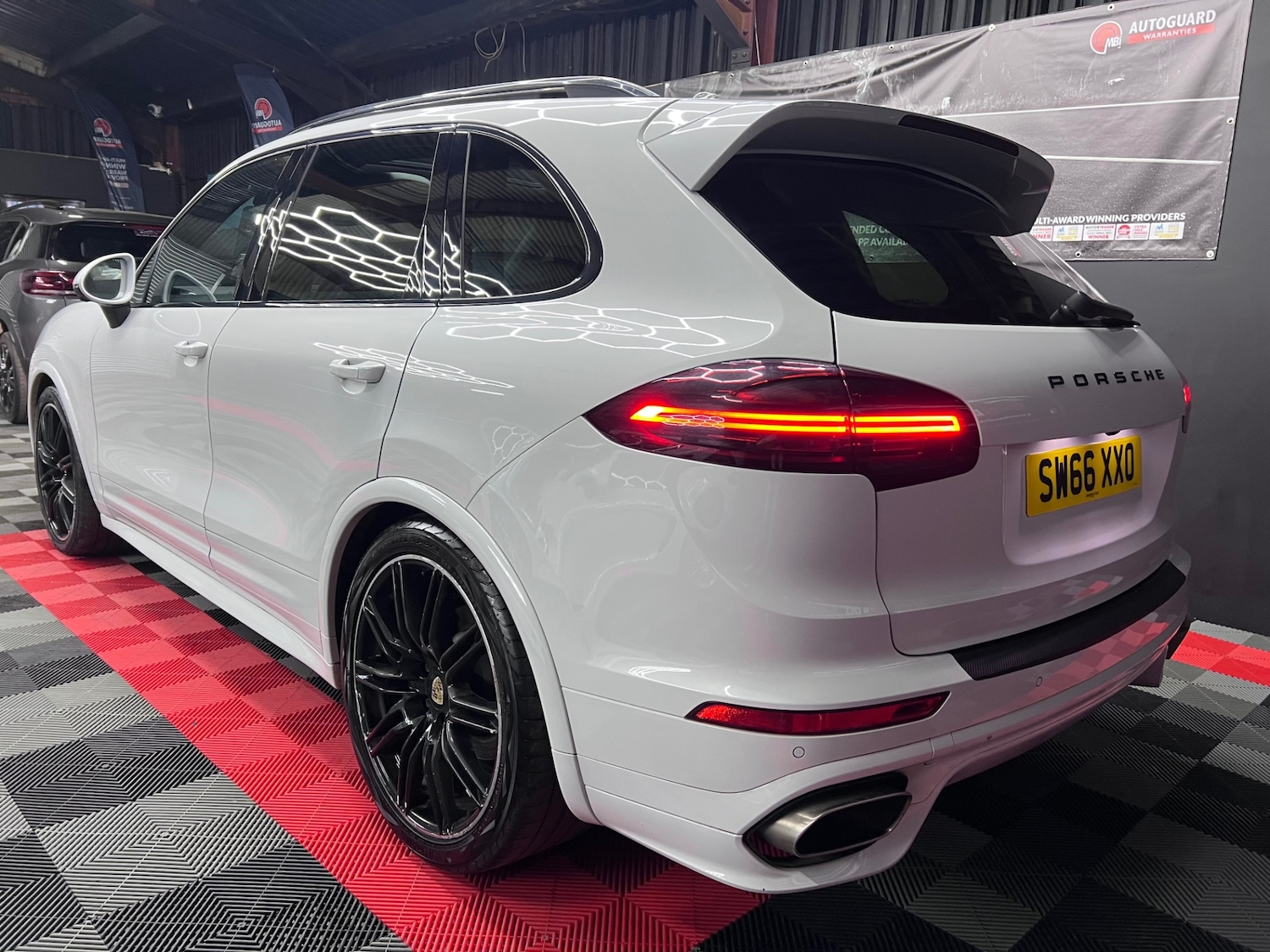 Used Porsche Cayenne 2016 for sale - 76374111: Photo 8