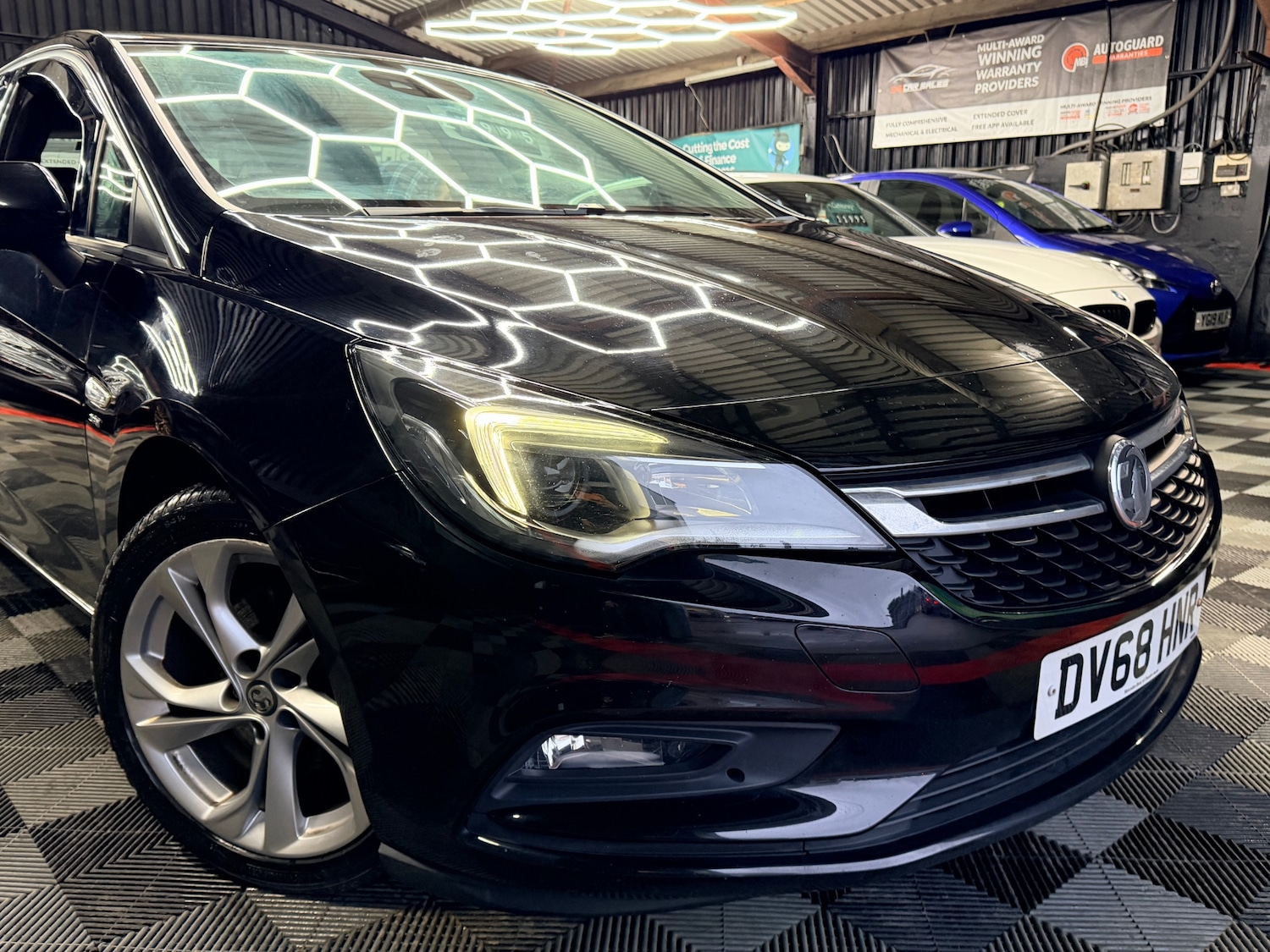 Used Vauxhall Astra 2018 for sale - 77501241: Photo 2