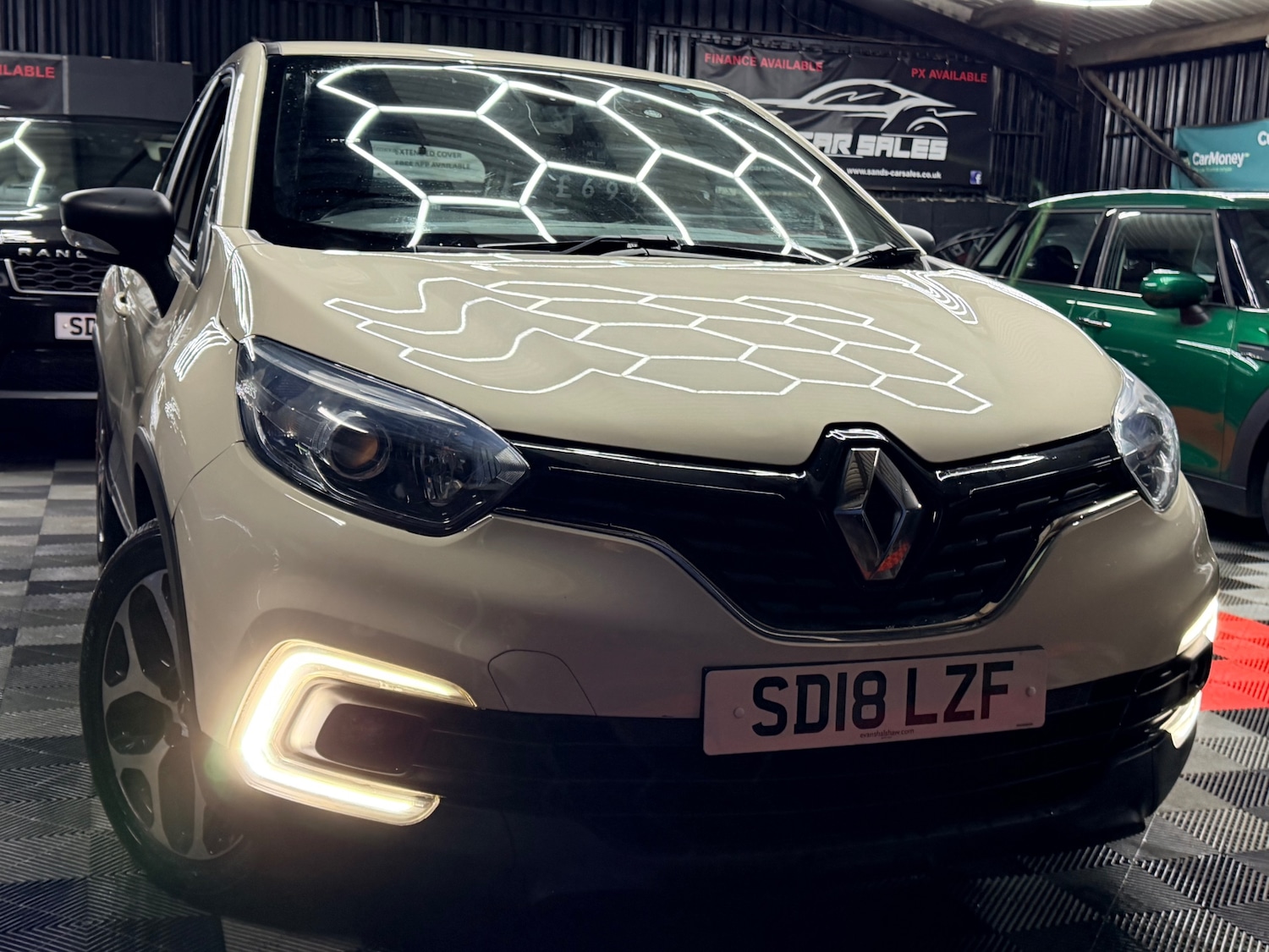 Used Renault Captur 2018 for sale - 76948567: Photo 1