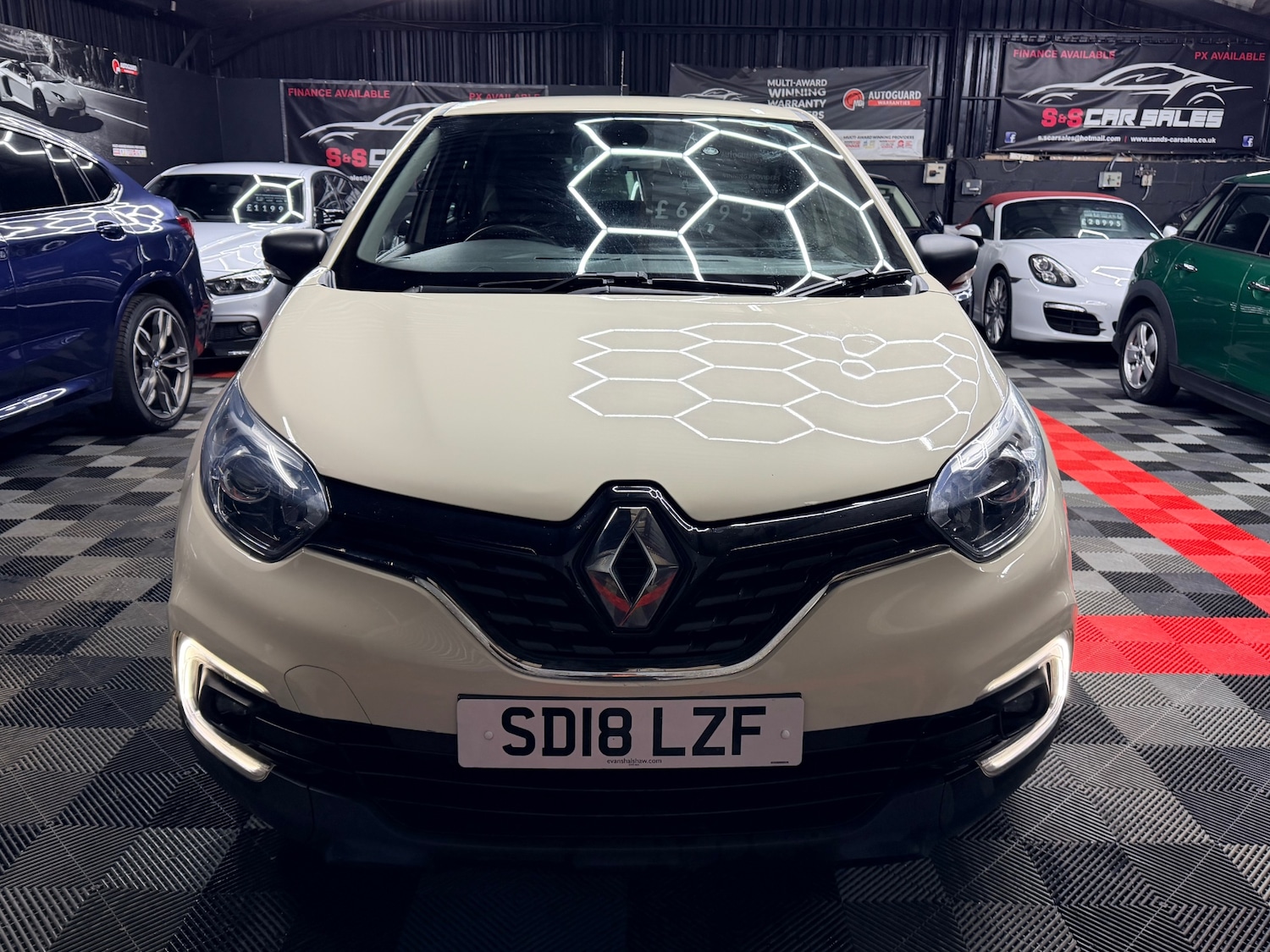 Used Renault Captur 2018 for sale - 76948567: Photo 4