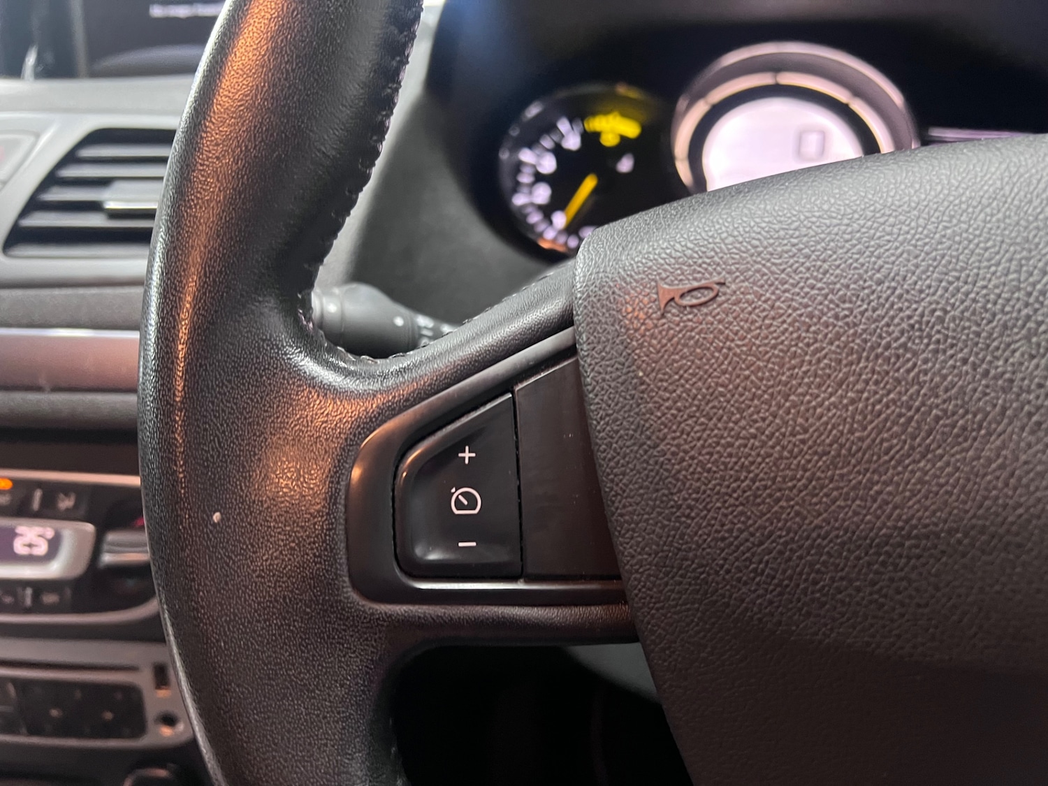 Used Renault Megane 2015 for sale - 76532507: Photo 16