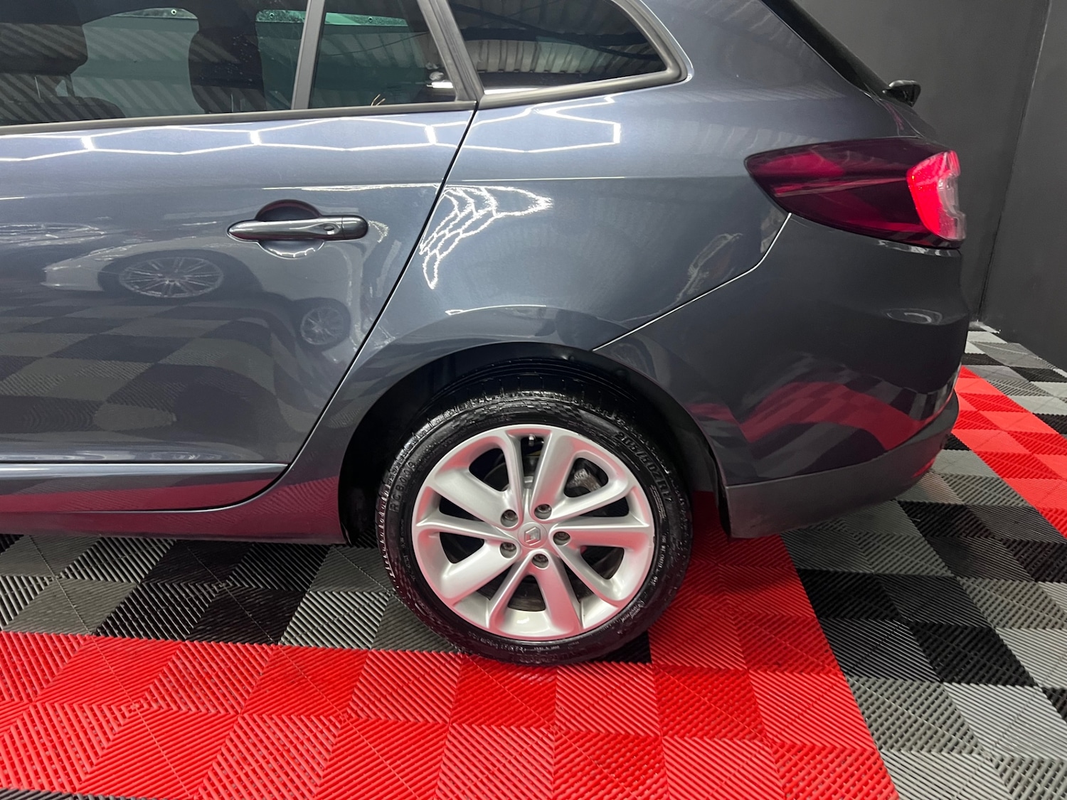 Used Renault Megane 2015 for sale - 76532507: Photo 4