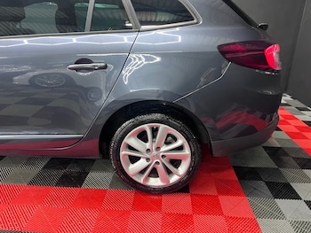 Used Renault Megane 2015 for sale - 76532507: Photo