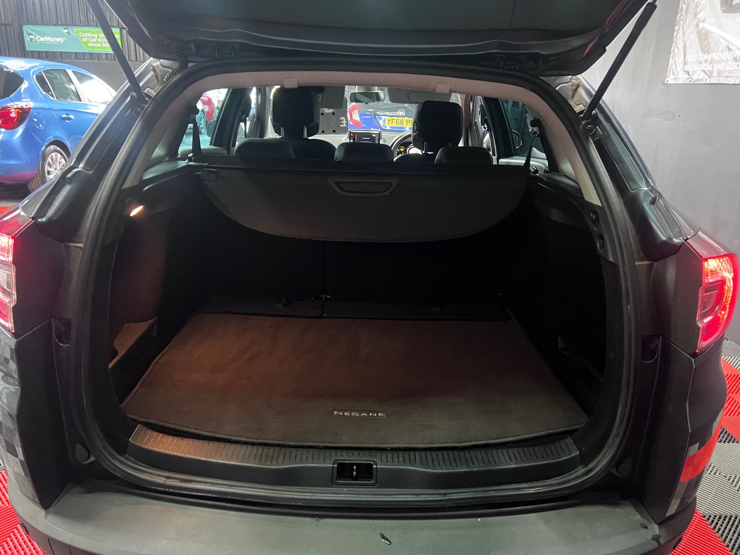 Used Renault Megane 2015 for sale - 76532507: Photo 8