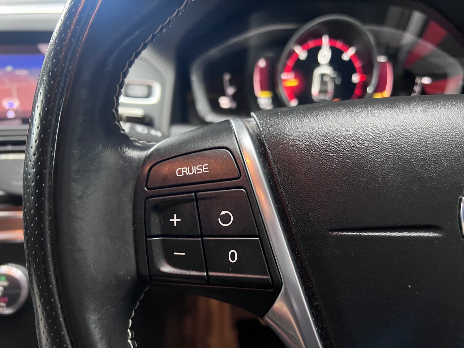 Used Volvo XC60 2017 for sale - 76382424: Photo 28