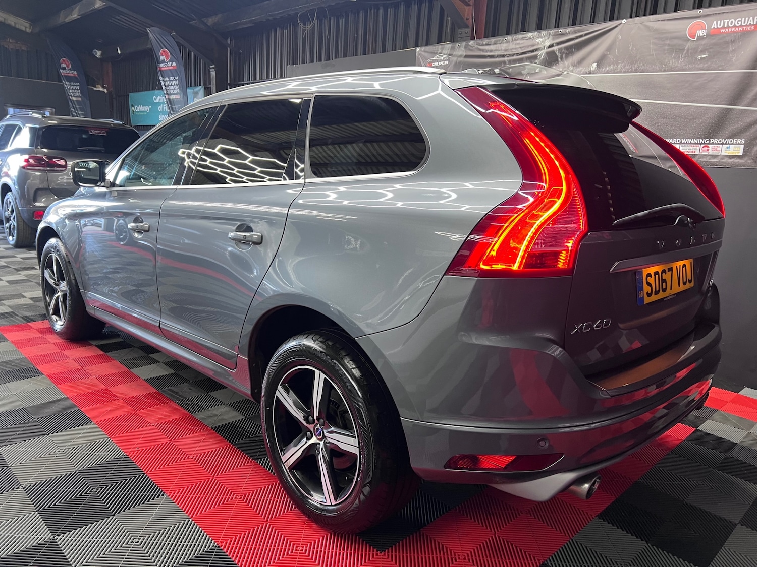 Used Volvo XC60 2017 for sale - 76382424: Photo 4