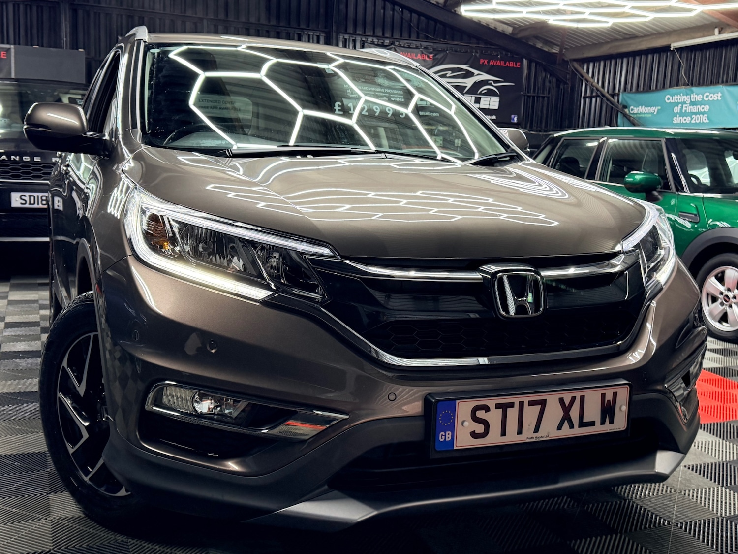 Used Honda CR-V 2017 for sale - 76945504: Photo 1
