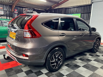 Used Honda CR-V 2017 for sale - 76945504: Photo