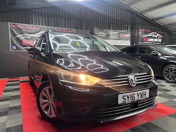 Volkswagen - Golf SV