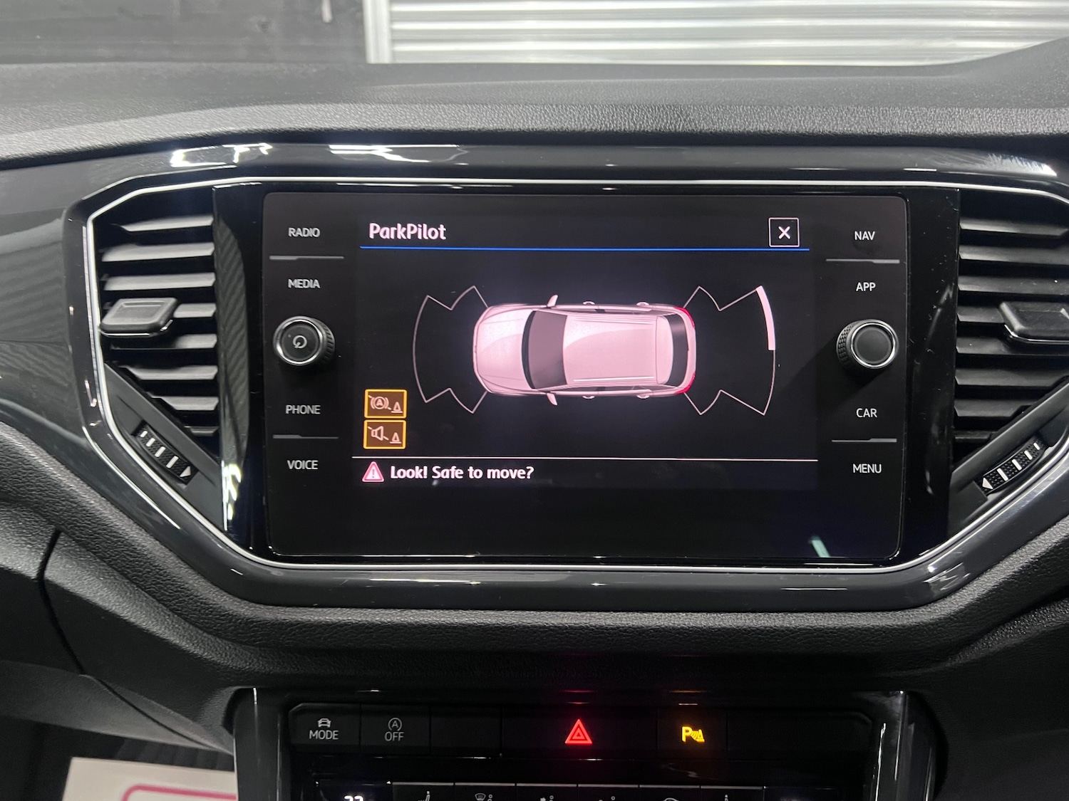 Used Volkswagen T-Roc 2019 for sale - 76198787: Photo 24