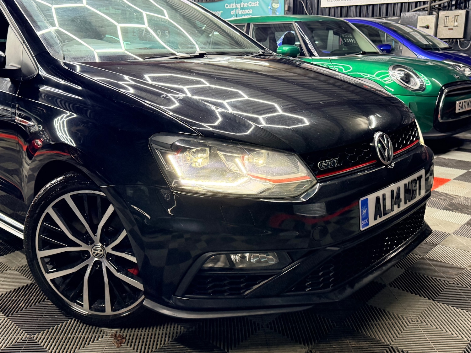 Used Volkswagen Polo 2015 for sale - 77392648: Photo 2