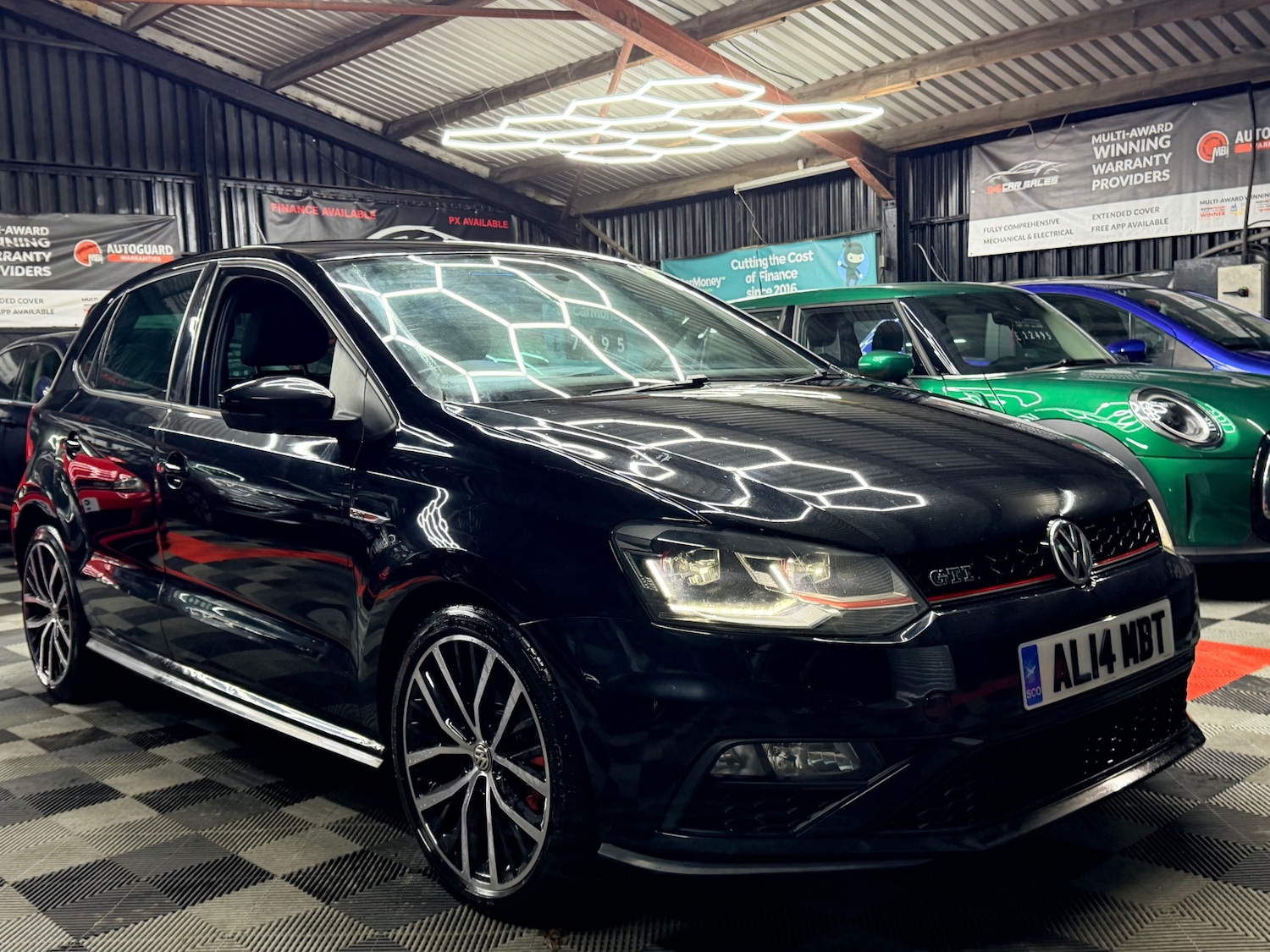 Used Volkswagen Polo 2015 for sale - 77392648: Photo 5