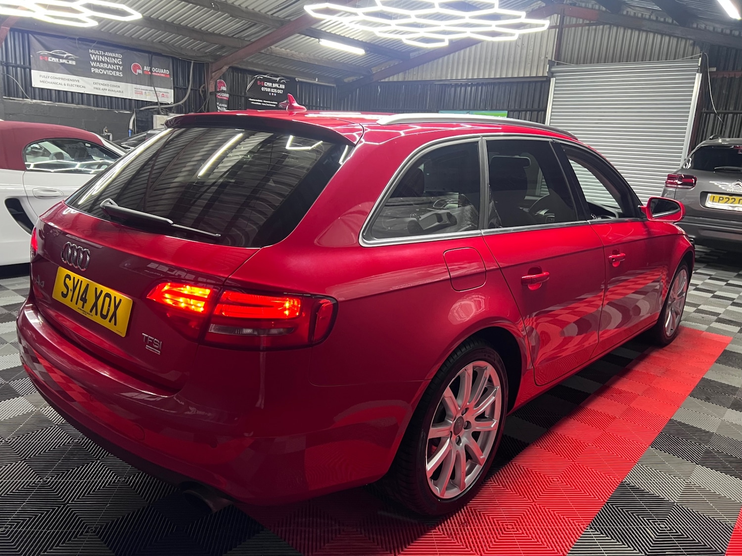 Used Audi A4 2014 for sale - 76374247: Photo 2