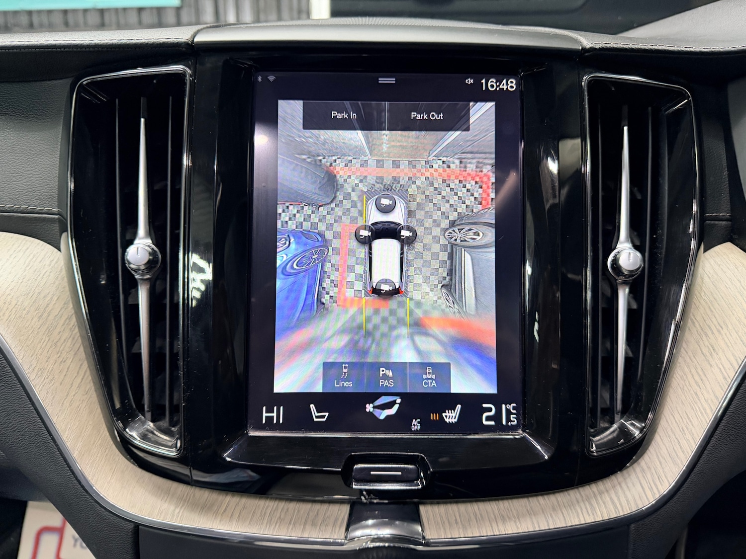 Used Volvo XC60 2017 for sale - 77154613: Photo 35