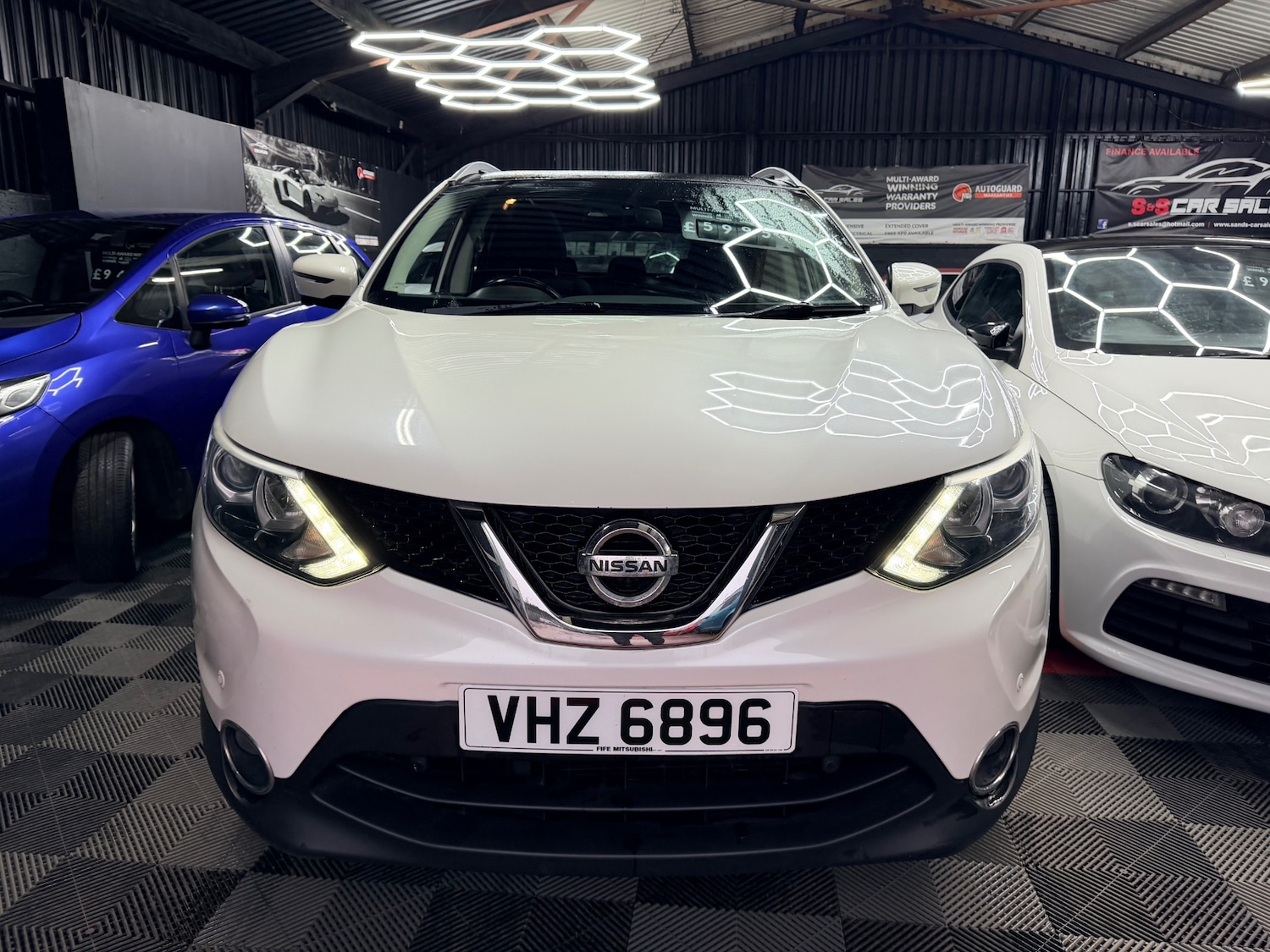 Used Nissan Qashqai 2015 for sale - 76614804: Photo 2