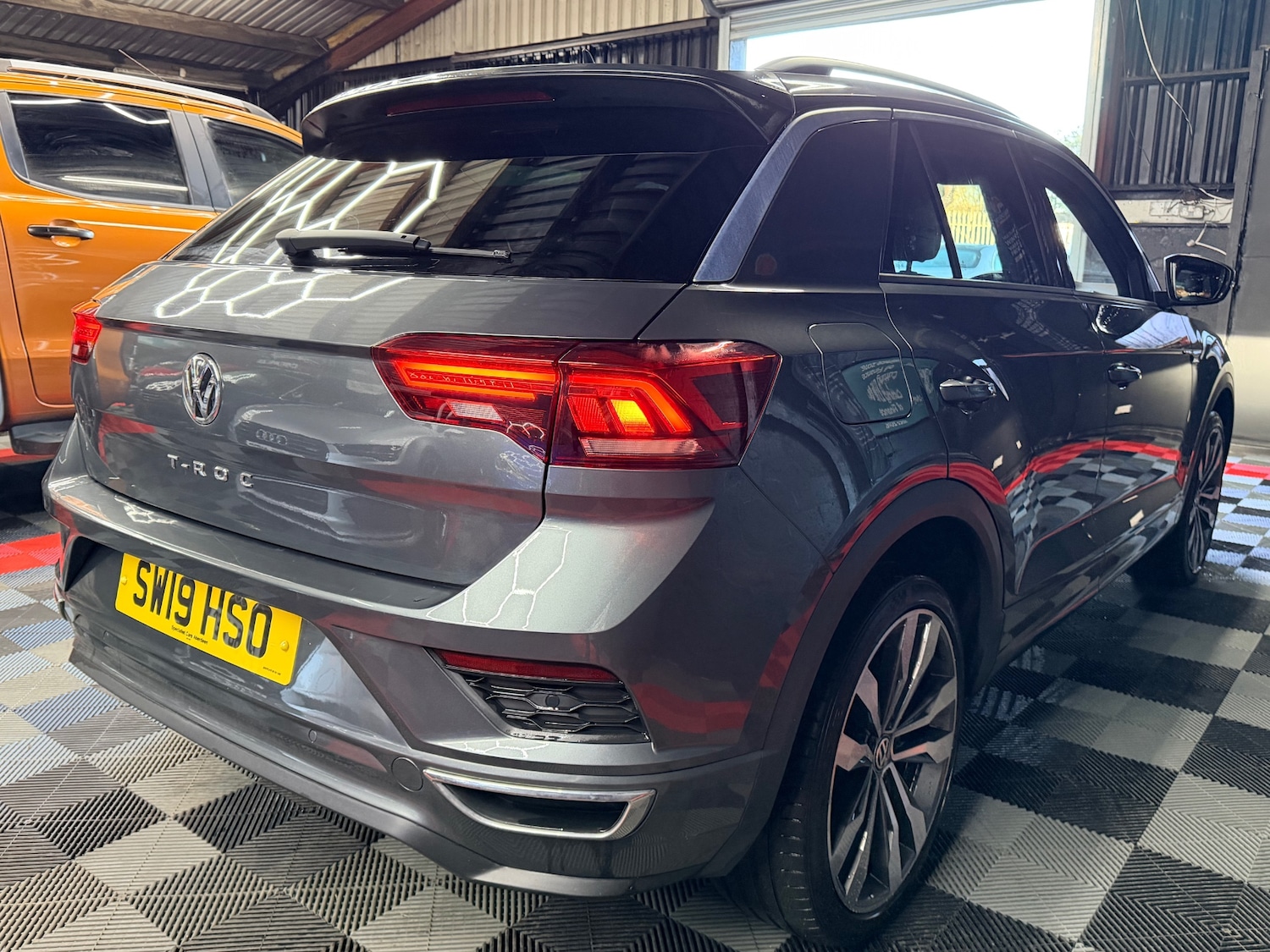 Used Volkswagen T-Roc 2019 for sale - 77078097: Photo 6