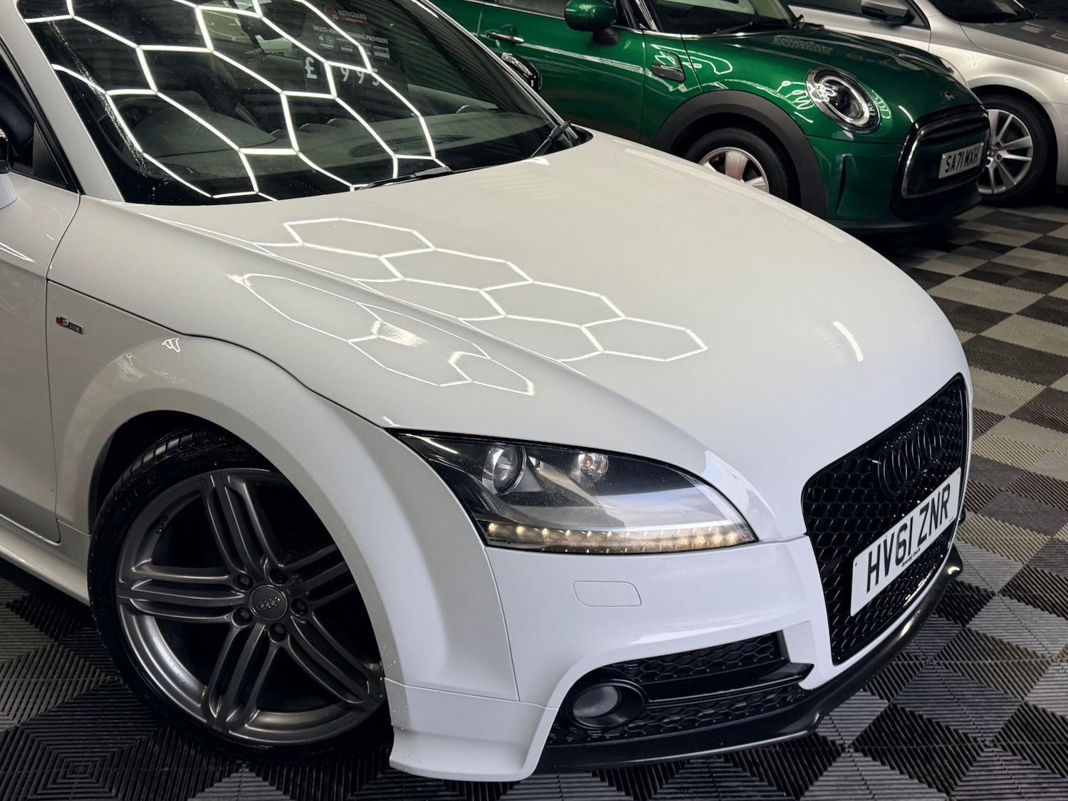 Used Audi TT 2011 for sale - 76969462: Photo 2