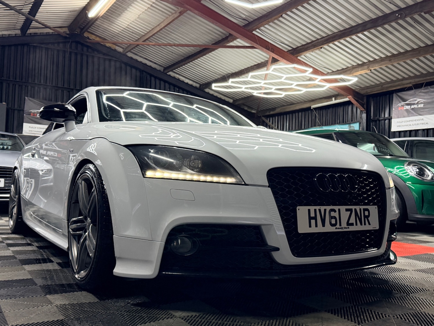 Used Audi TT 2011 for sale - 76969462: Photo 8