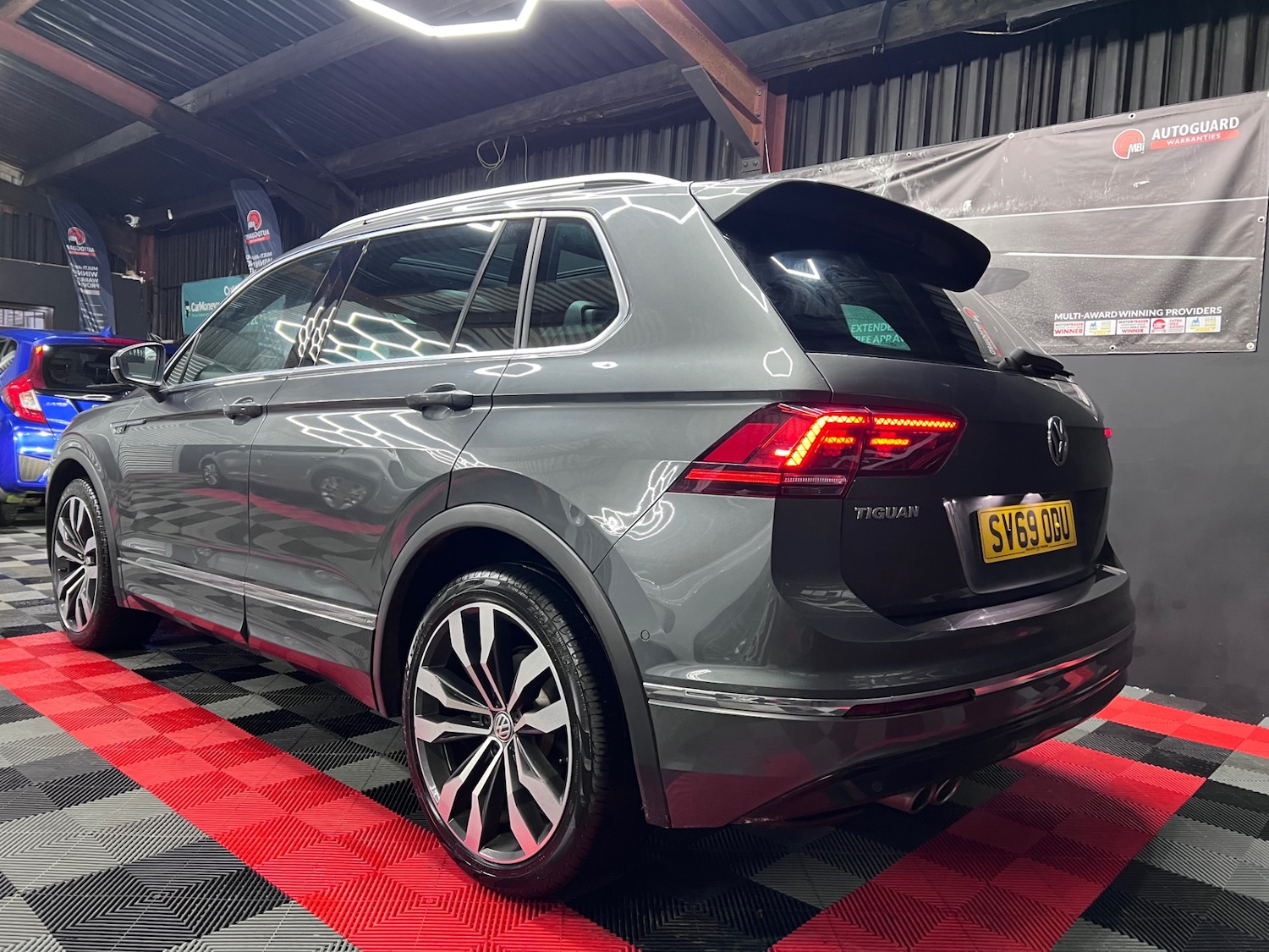 Used Volkswagen Tiguan 2019 for sale - 76554202: Photo 2