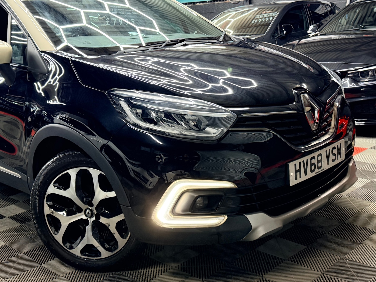 Used Renault Captur 2018 for sale - 77717998: Photo 2