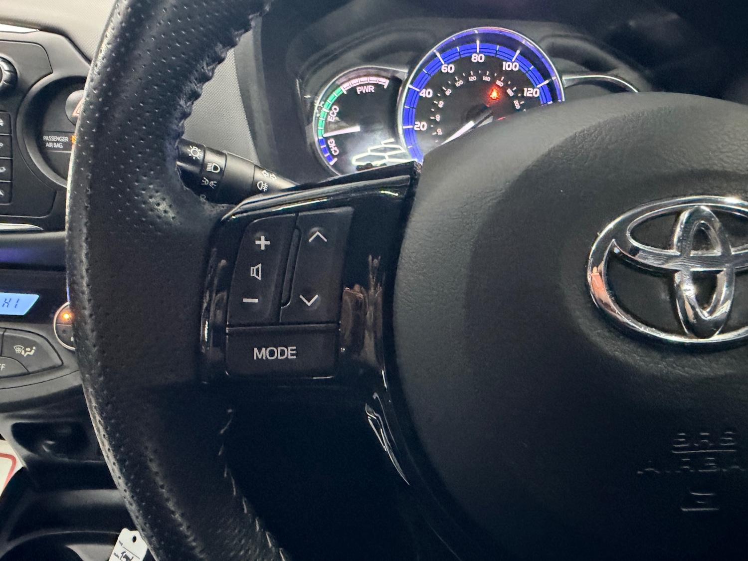 Used Toyota Yaris 2016 for sale - 76958894: Photo 24