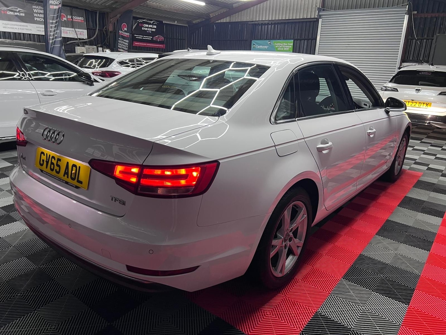 Used Audi A4 2015 for sale - 77136607: Photo 2