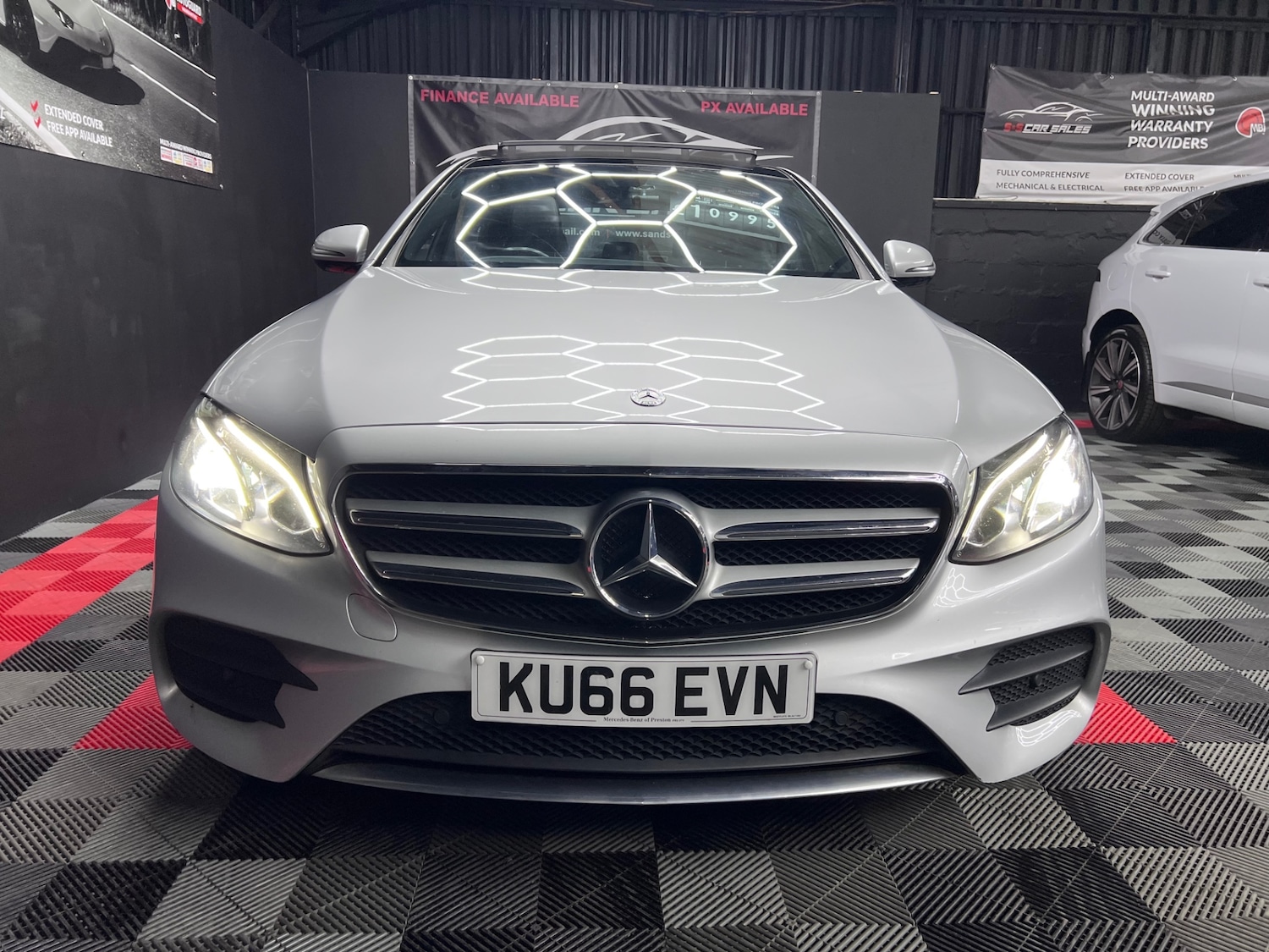 Used Mercedes-Benz E Class 2016 for sale - 77012309: Photo 8