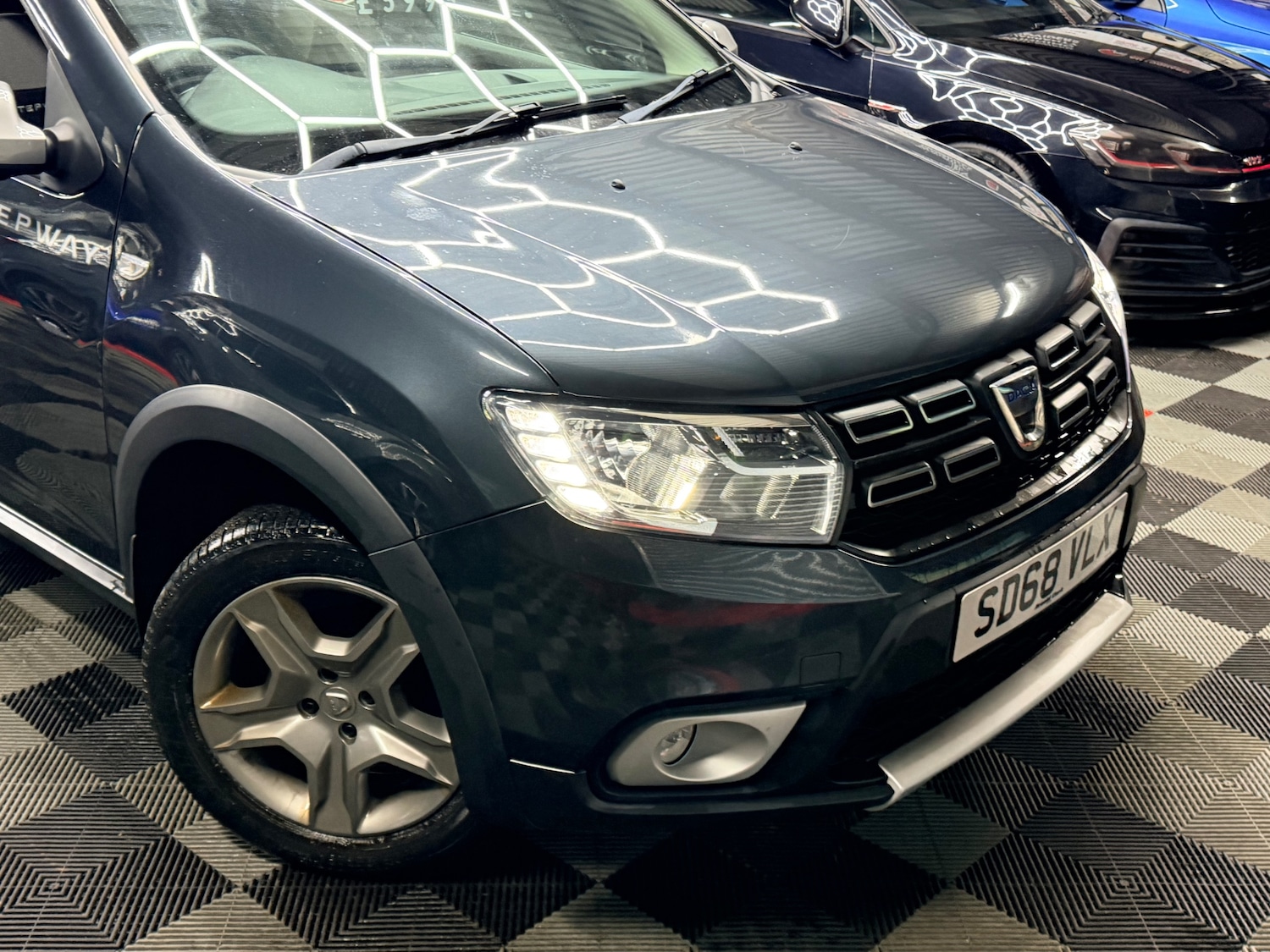 Used Dacia Sandero Stepway 2018 for sale - 77167671: Photo 2