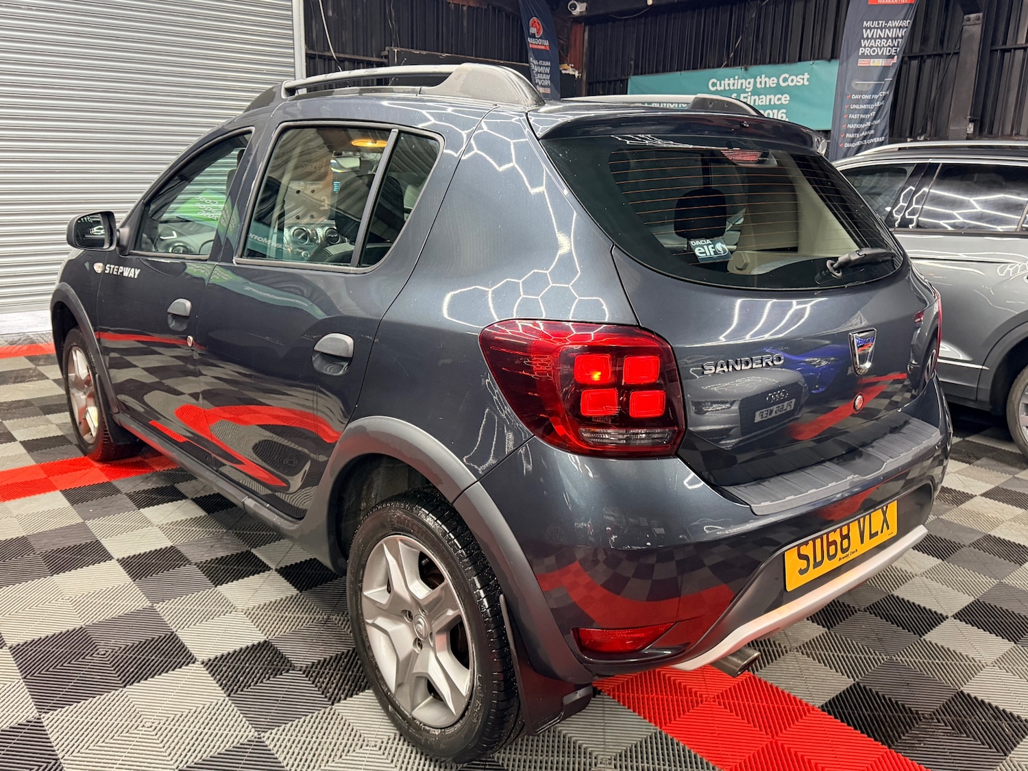 Used Dacia Sandero Stepway 2018 for sale - 77167671: Photo 8