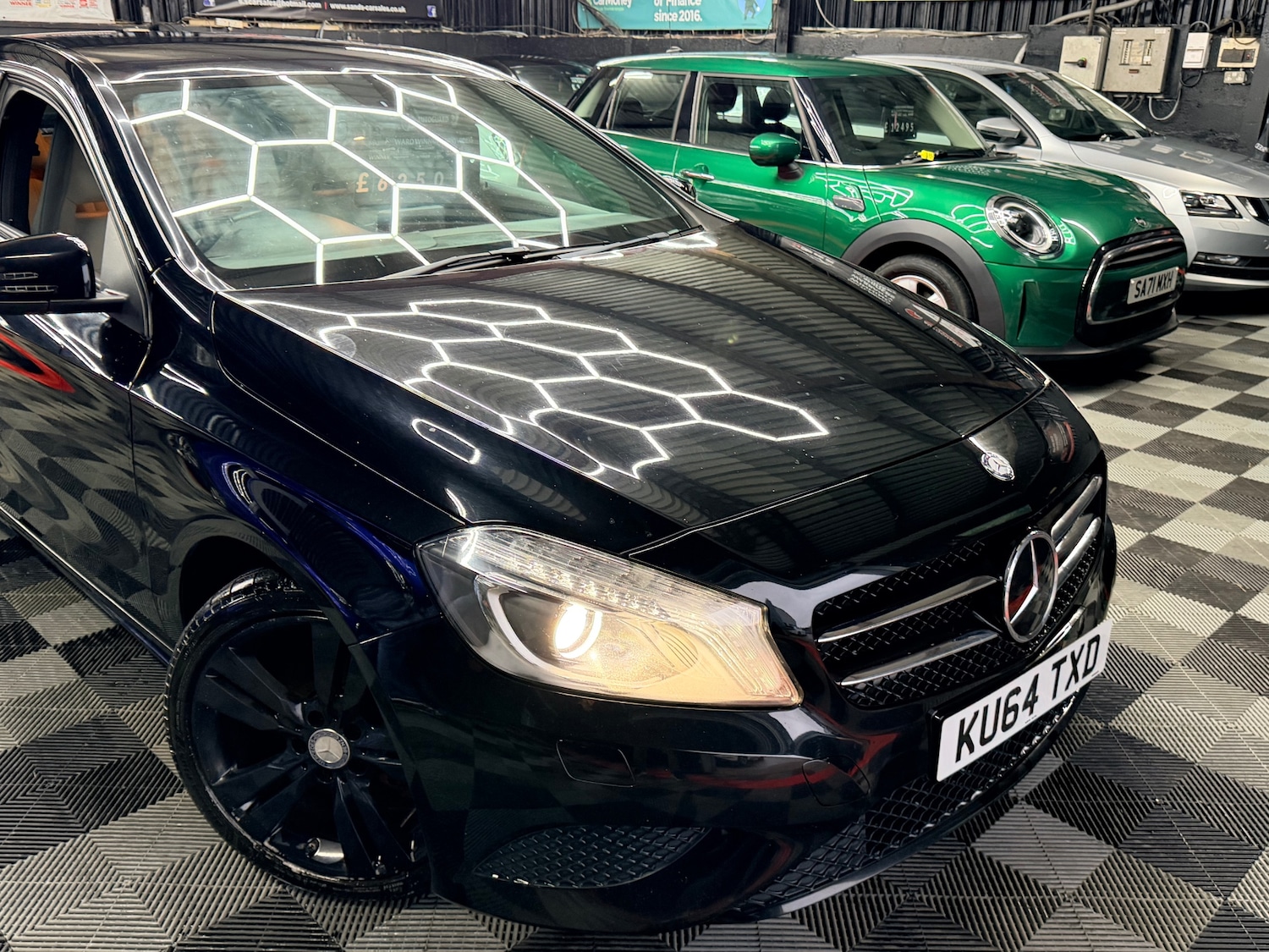 Used Mercedes-Benz A-Class 2014 for sale - 77032844: Photo 2