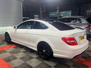 Used Mercedes-Benz C Class 2015 for sale - 78826376: Photo