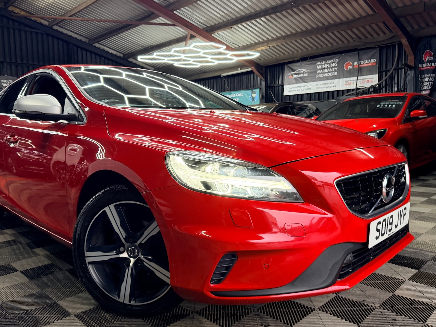 Used Volvo V40 2019 for sale - 78175489: Photo 2