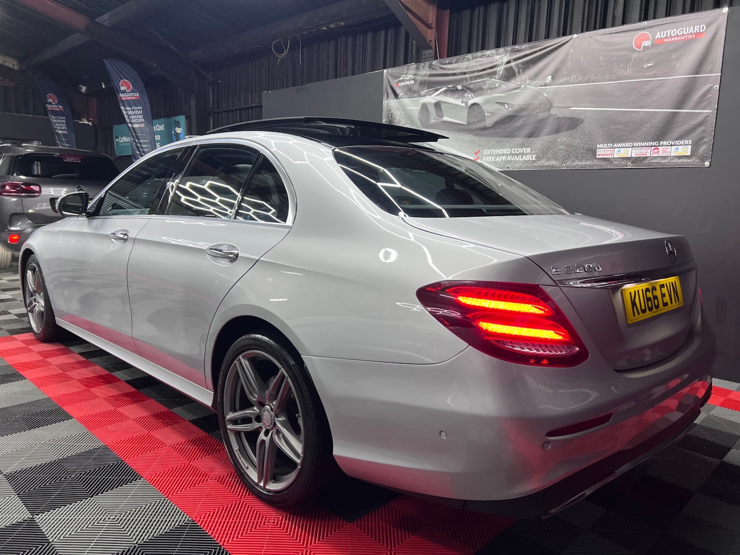 Used Mercedes-Benz E-Class 2016 for sale - 76142433: Photo 2