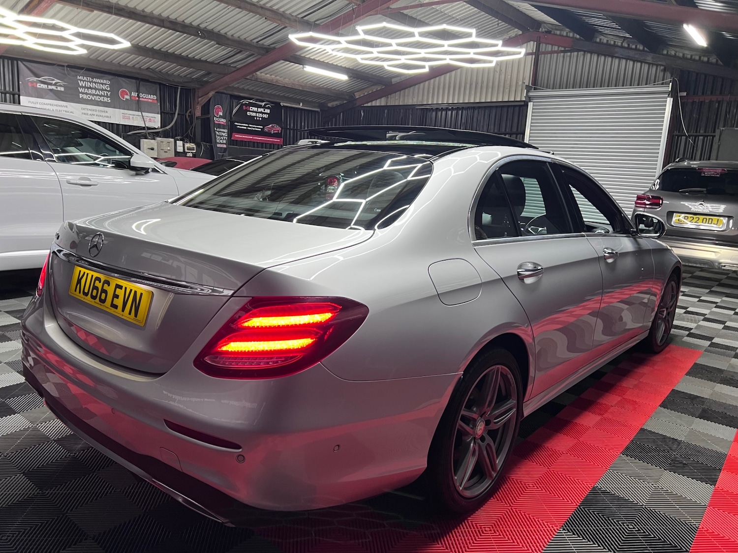 Used Mercedes-Benz E-Class 2016 for sale - 76142433: Photo 4