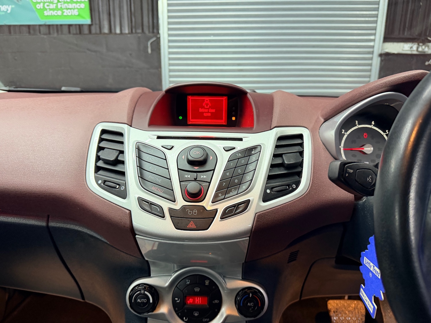 Used Ford Fiesta 2010 for sale - 77024360: Photo 21