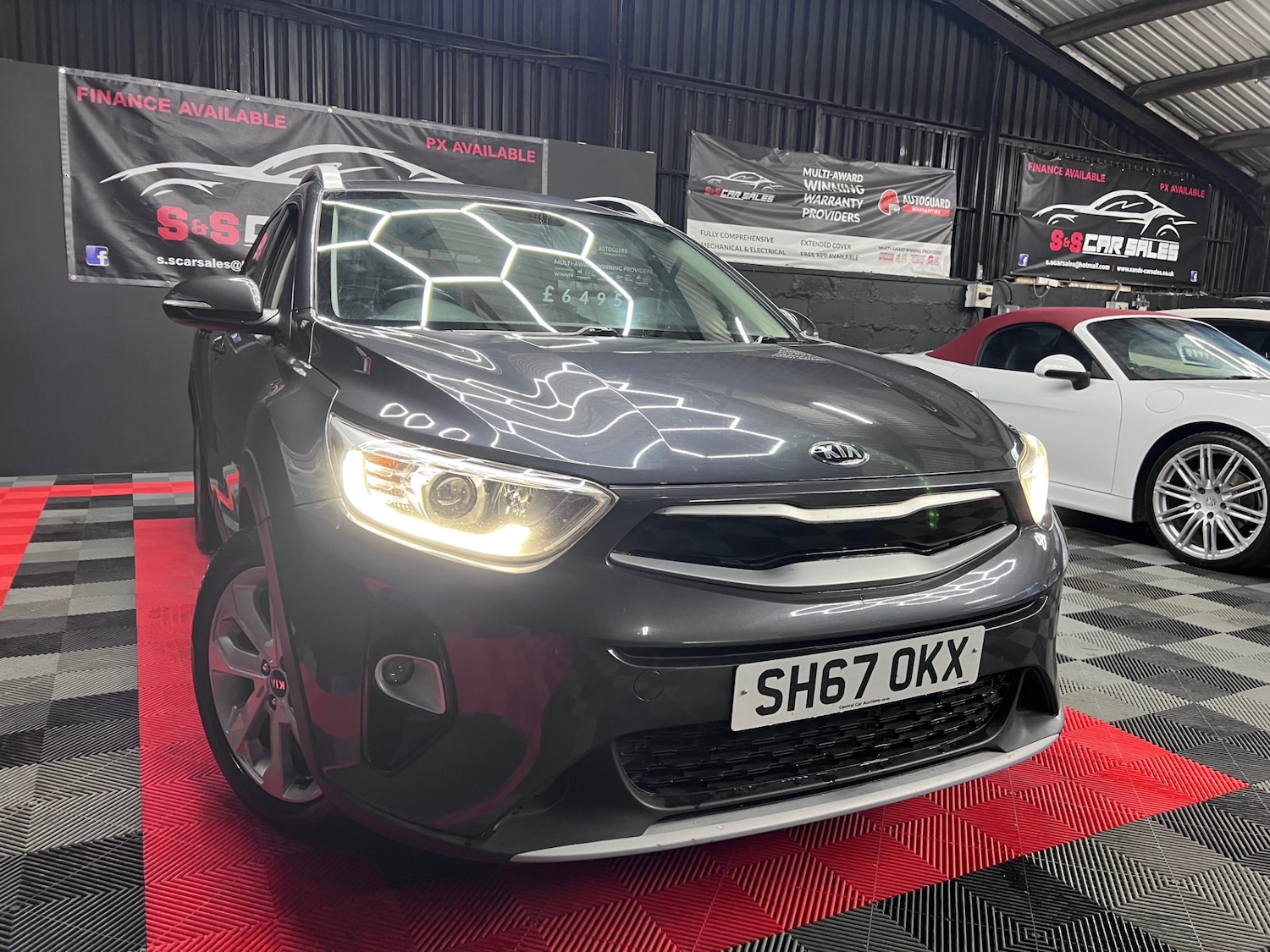 Used Kia Stonic 2017 for sale - 76531236: Photo 1